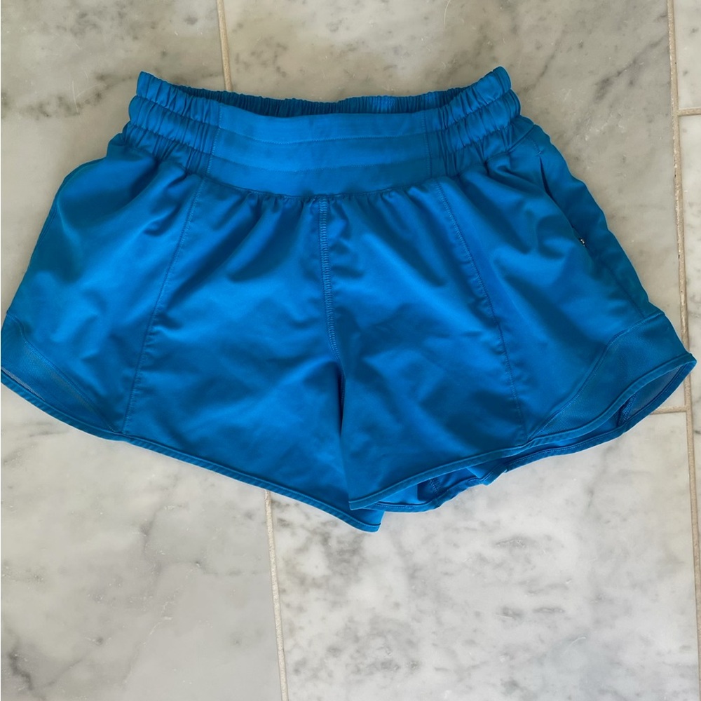 Lululemon Hotty Hot Shorts 4”  in Size 4